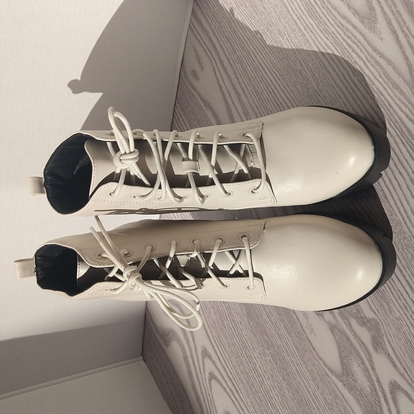 Lacey Ivory Platform Ankle Lightweight Boots Lace-Up Block Heel Size 9M - Picture 2 of 11